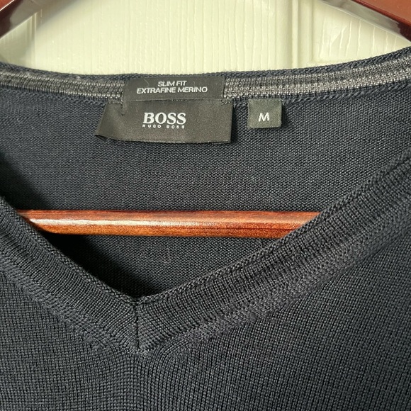 Men’s Hugo Boss V Neck Slim Fit 100% Merino Wool| Size Medium - Picture 2 of 5